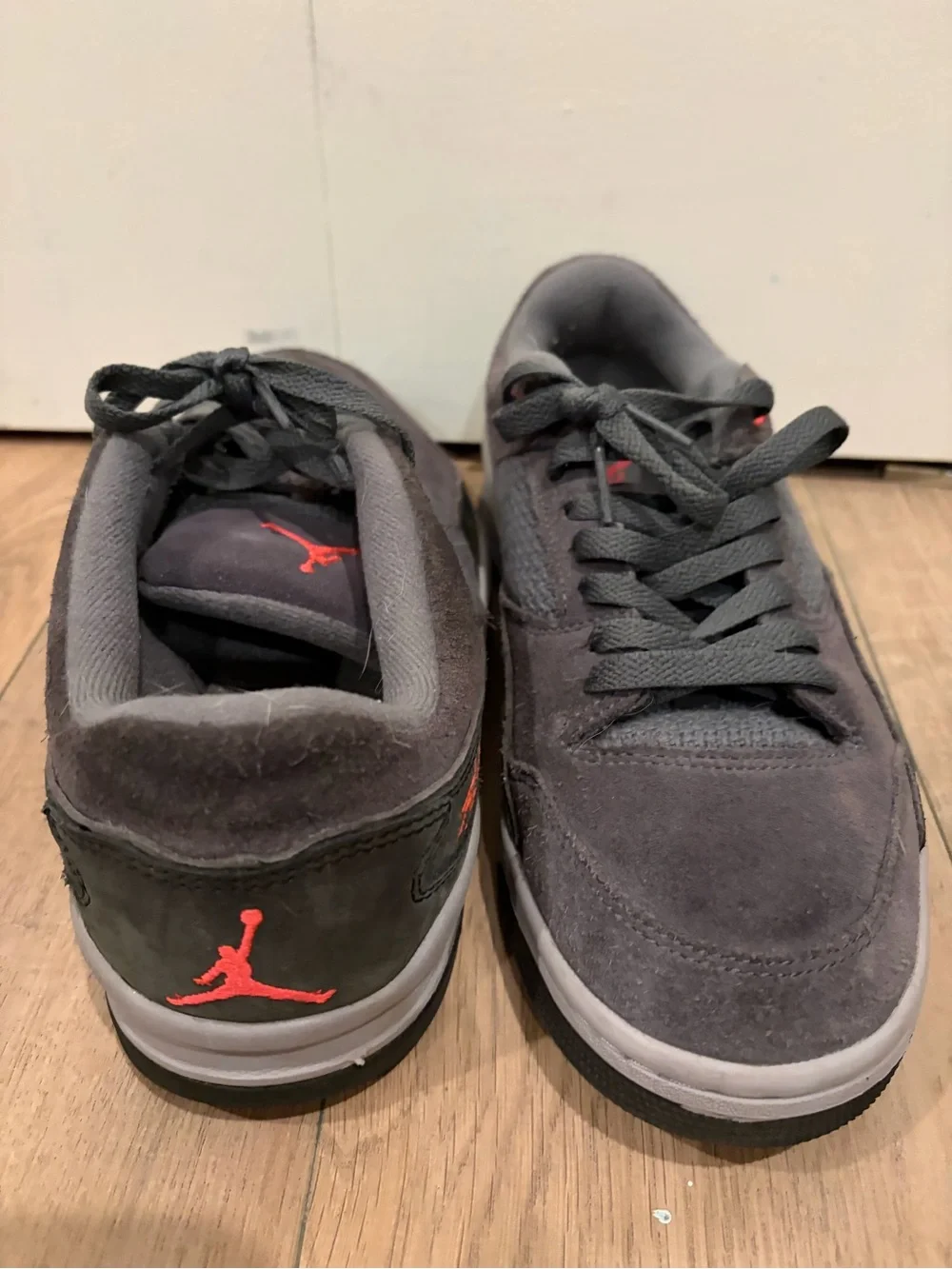 Jordan flight court Kids Gray Sneakers with Red Accents